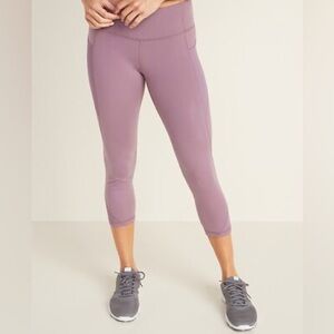 NWT- Women’s Old Navy Elevate Crop Legg